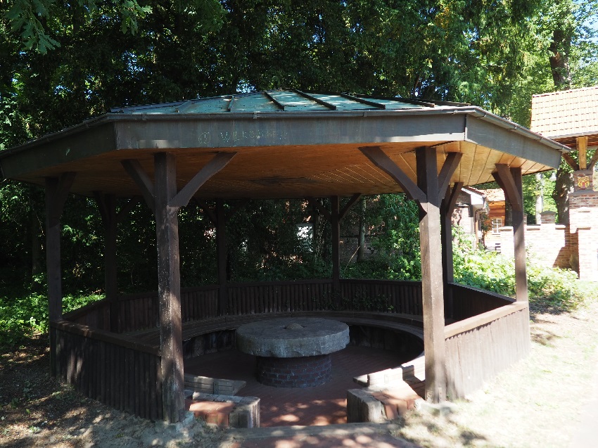 Pavillon Heeder Linde