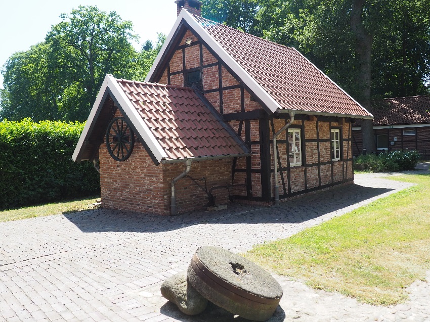 Backhus von hinten 850