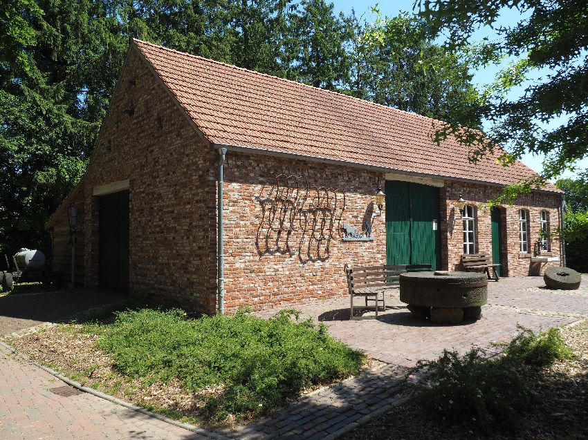 Haus Kappen seitlich 850